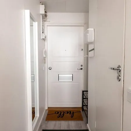 2ndhomes Modern 1br With Great View Over The